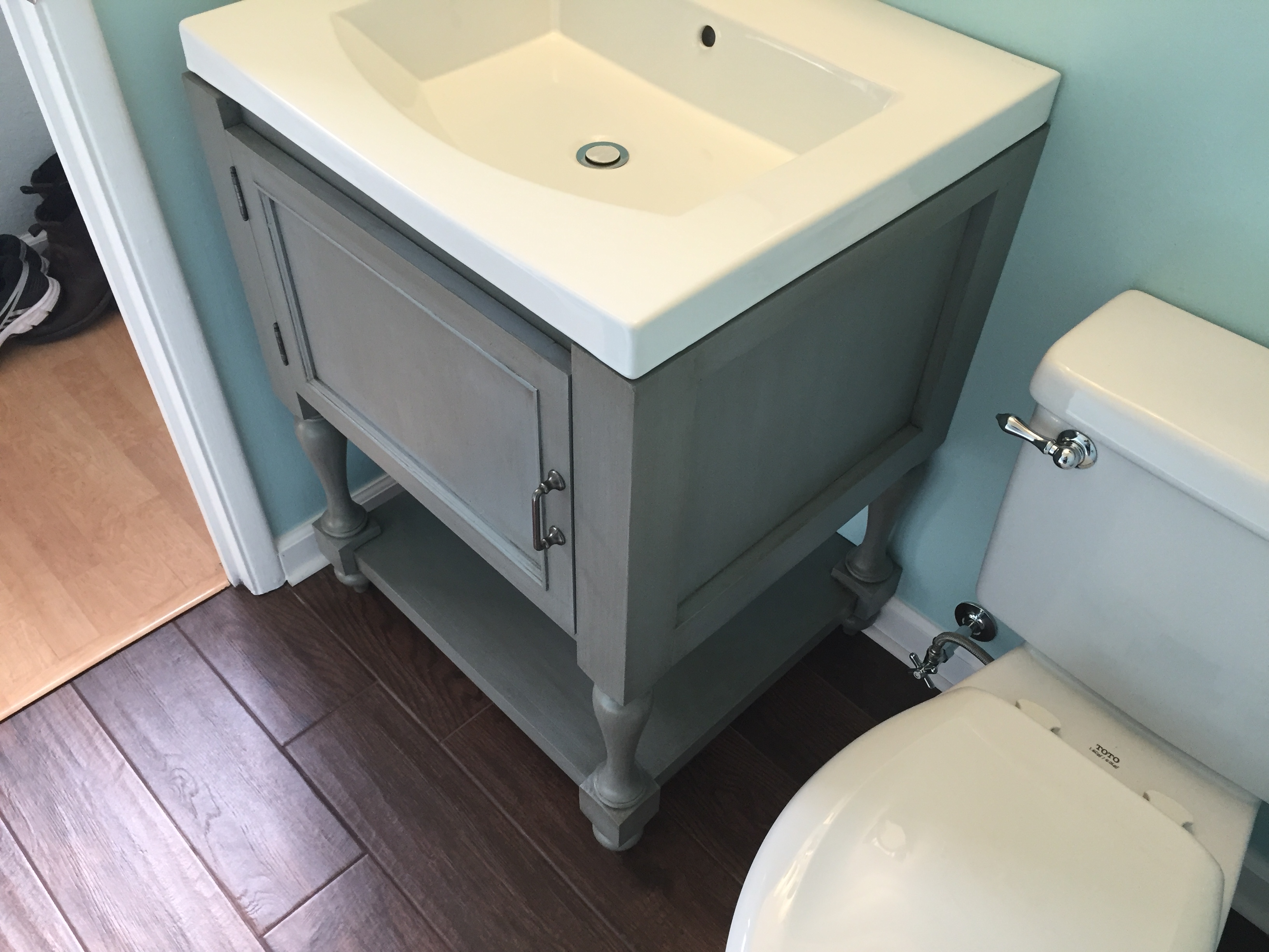 Ana White 25" Turned leg bathroom vanity DIY Projects